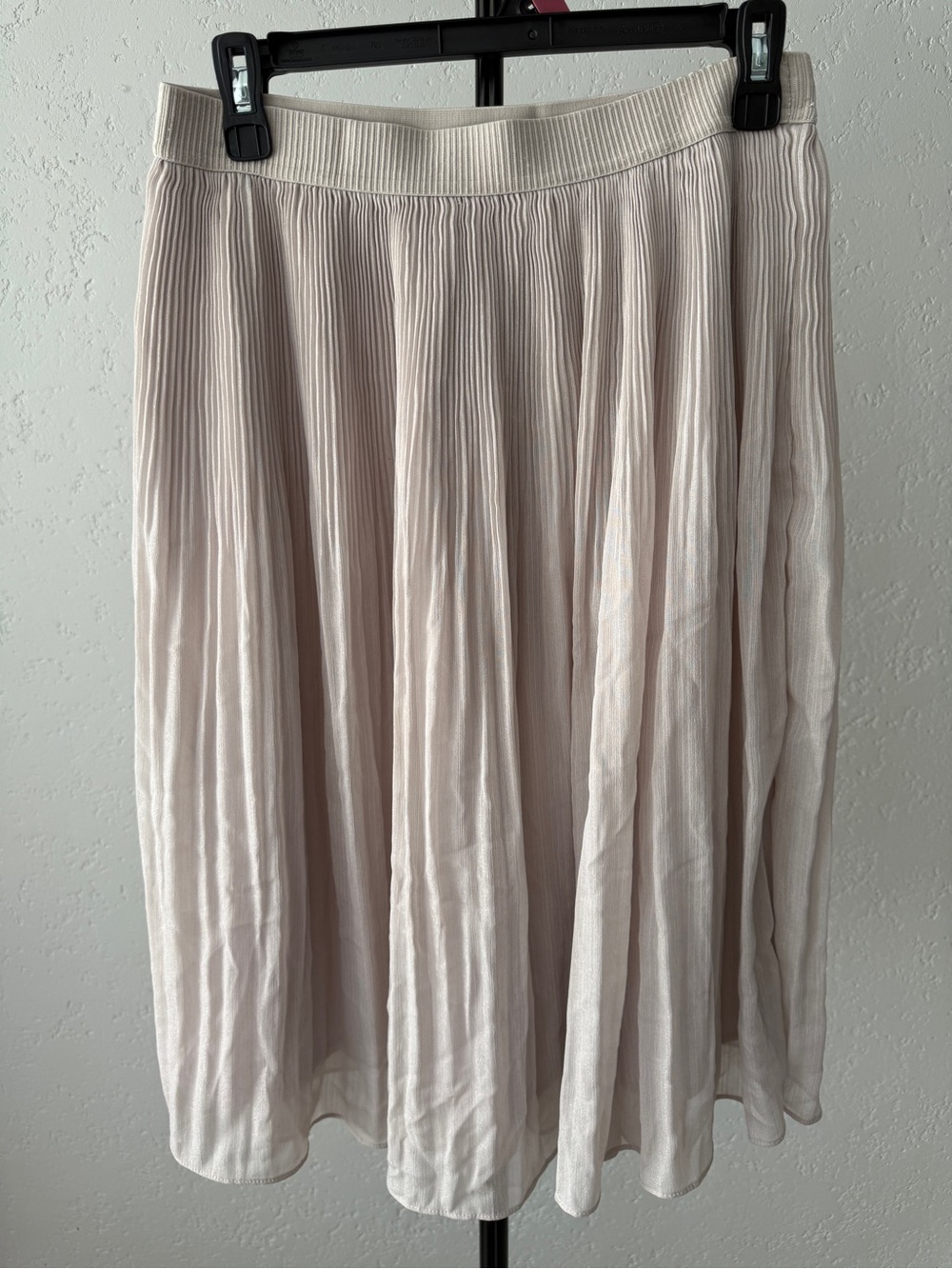 H&M Pleated Midi Skirt in Light Beige